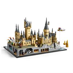 LEGO Harry Potter - Hogwarts Slottet Og Omgivelser Model