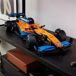 lego-technic-mclaren-formular-1-racerbil-udstilling