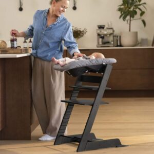 stokke-tripp-trapp-newborn-set-v2-anthracite-paa-stol